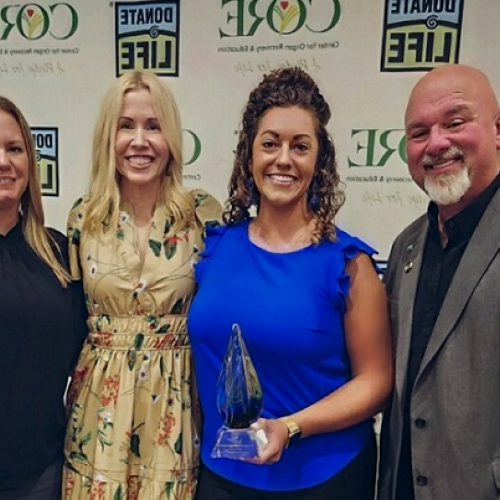 Left to Right: Larry Jennings, Director of Pastoral 服务, RPH; Vanessa Kabes, Core Advisory Council Representative, RPH; representative from CORE; Andrea Tigue, ICU护士长